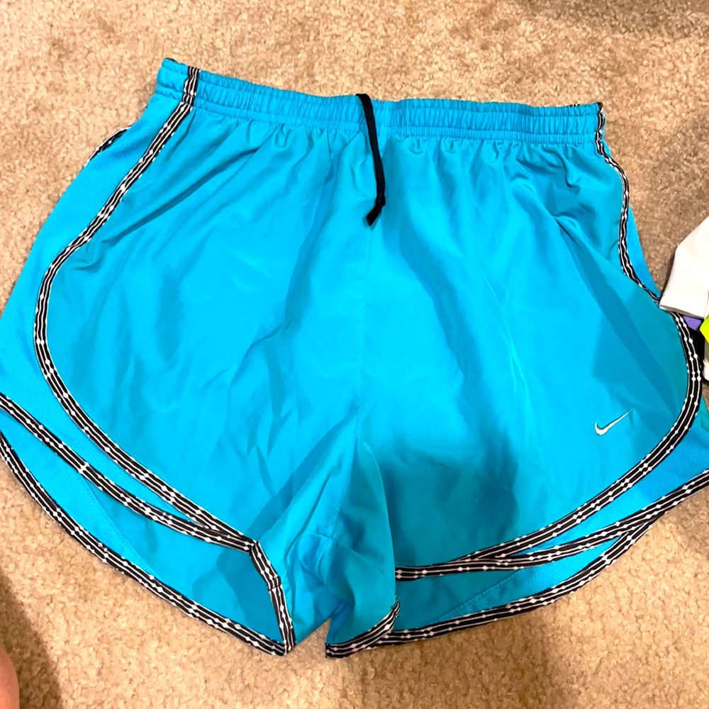 Nike tempo shorts size large
